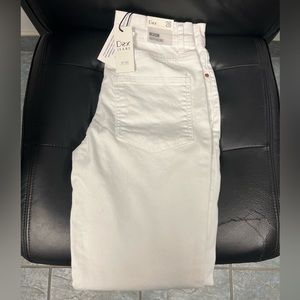 Brand new Dex white jeans